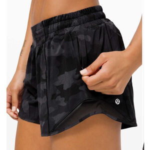 LULULEMON HOTTY HOT SHORT 3.5” CAMO BLACK/GRAY SIZE 10 TALL